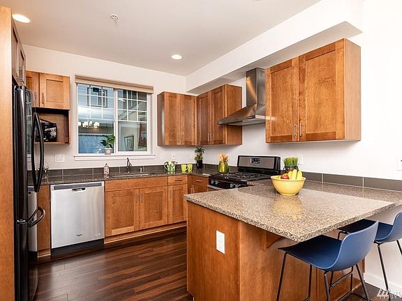 3rd image of 5903 185th Ct NE Unit 106
