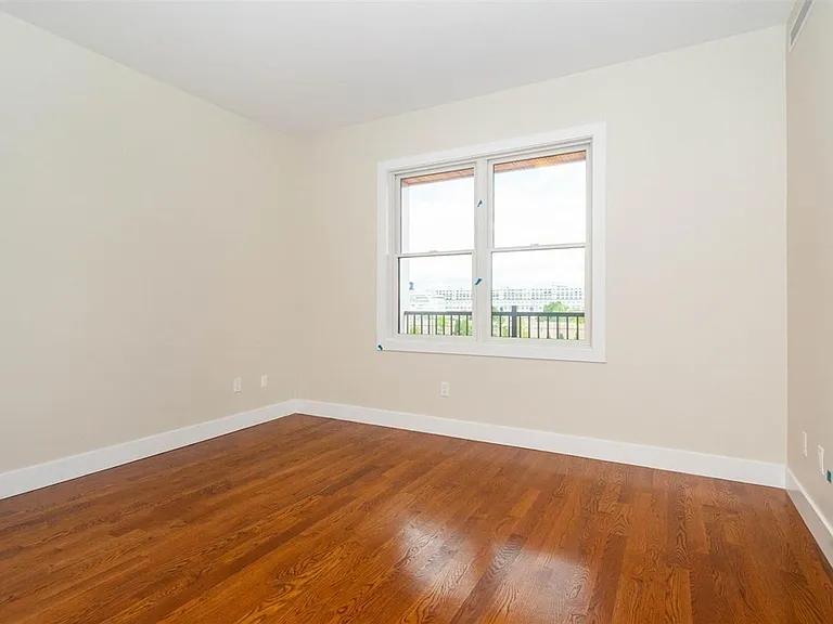 906 E 2nd St #306 — Photo 10