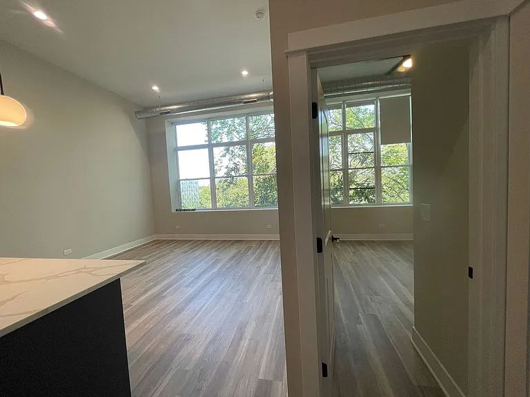 The Schoolhouse at 4641 N Ashland — Photo 14