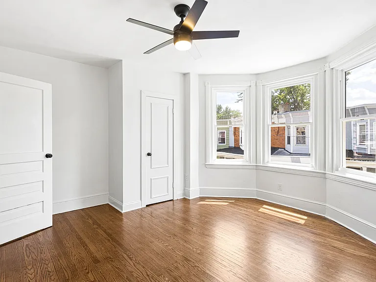 1329 S Lindenwood St — Photo 19