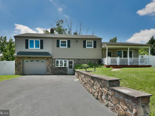 51 Lewis St, Feasterville, PA 19053