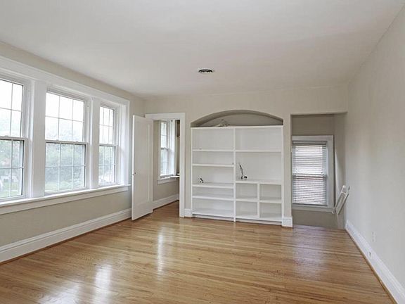 2nd image of 7329 Lindell Blvd Floor 2