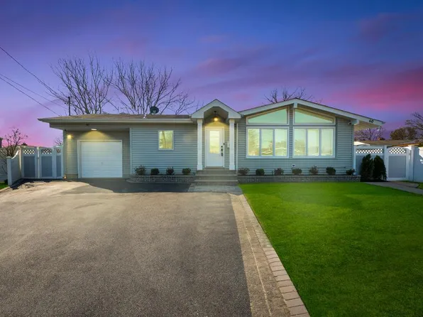 40 Pickwick Court, Hicksville, NY 11801