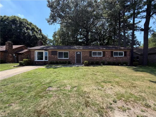 2833 Candlewood Cir, Chesapeake, VA 23324