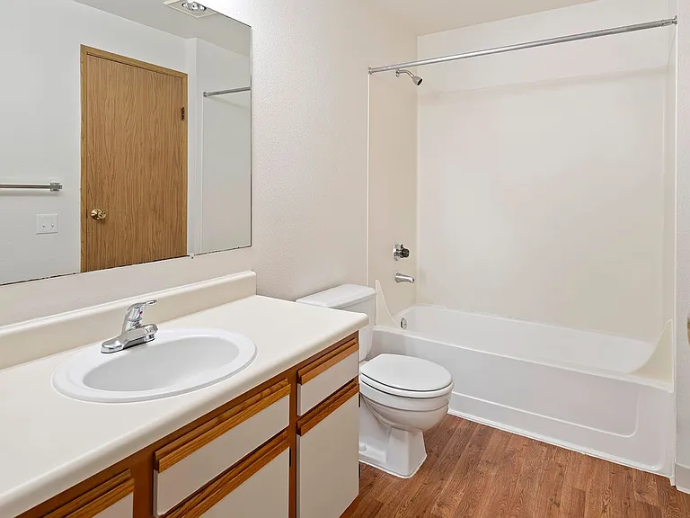 Glenbrook Apartments — Photo 15