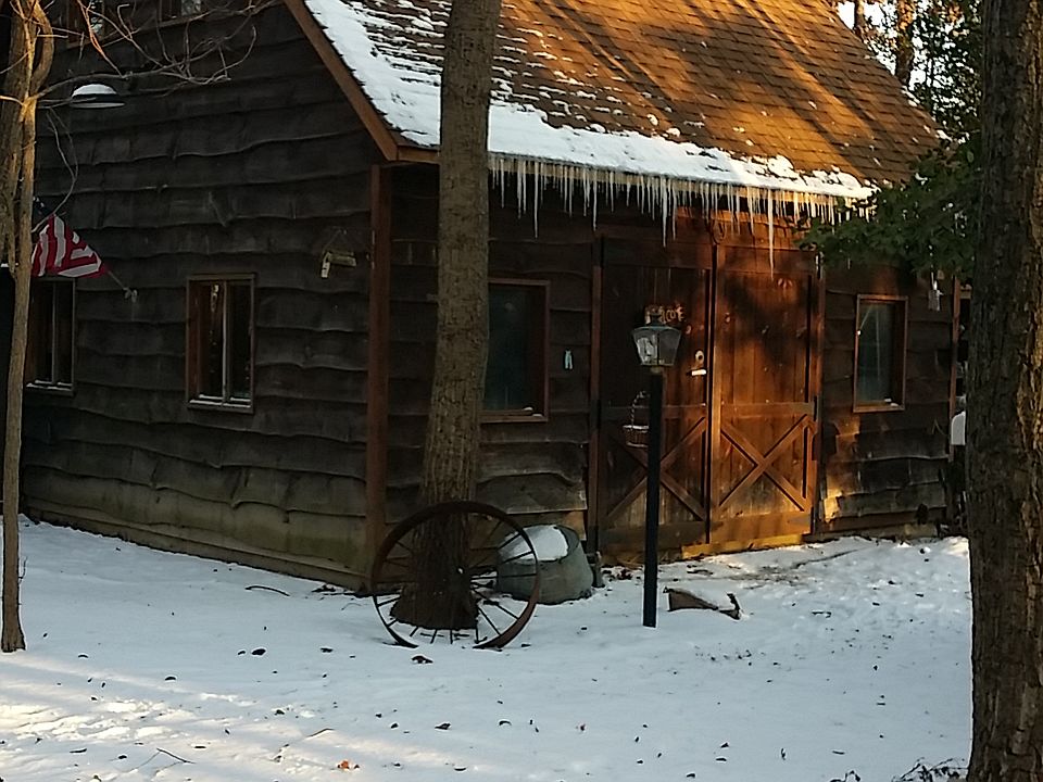 2nd image of 1600 Whispering Woods Dr