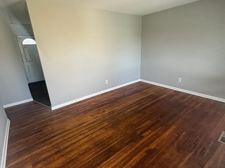 296 N Mill St — Photo 8