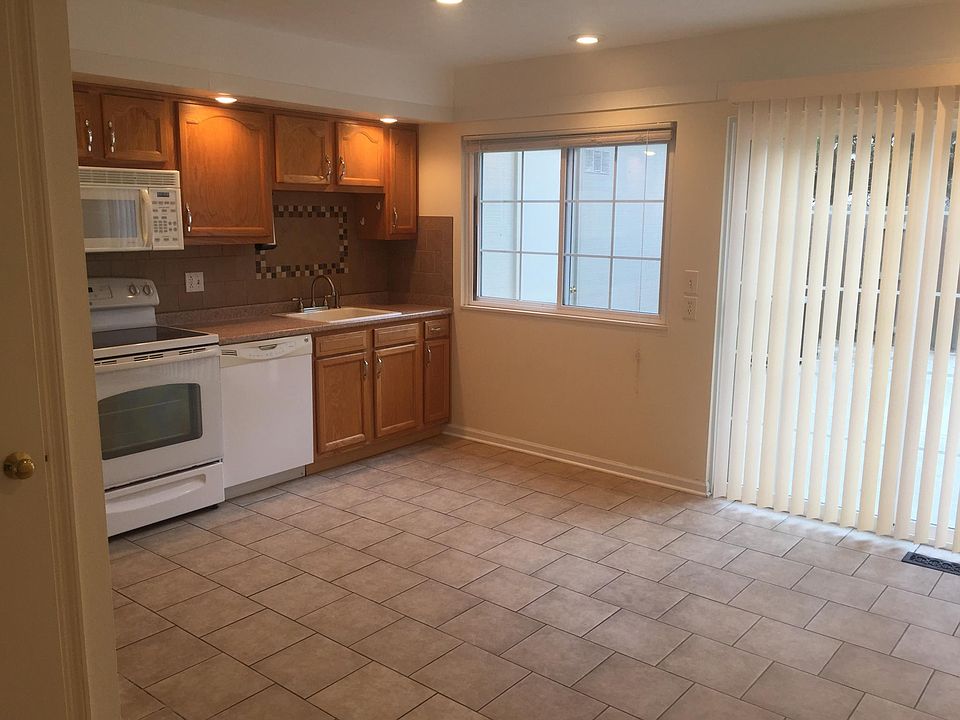 1st image of 2130 Cottingham Dr #2130