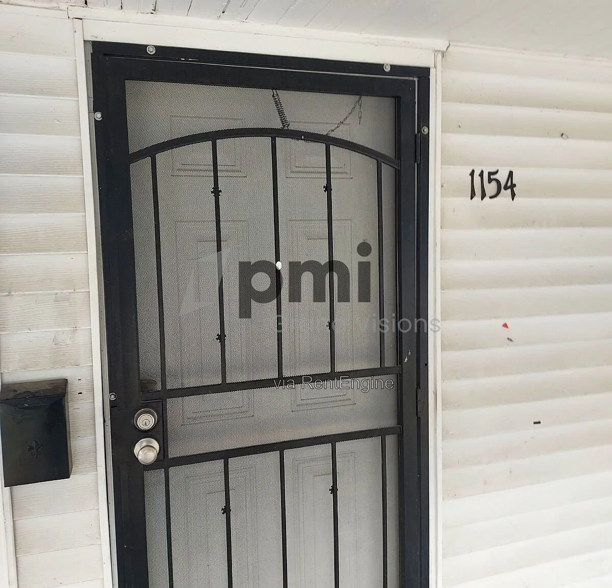 2 bed, 1.0 bath, 900 sqft, $996 — Photo 2