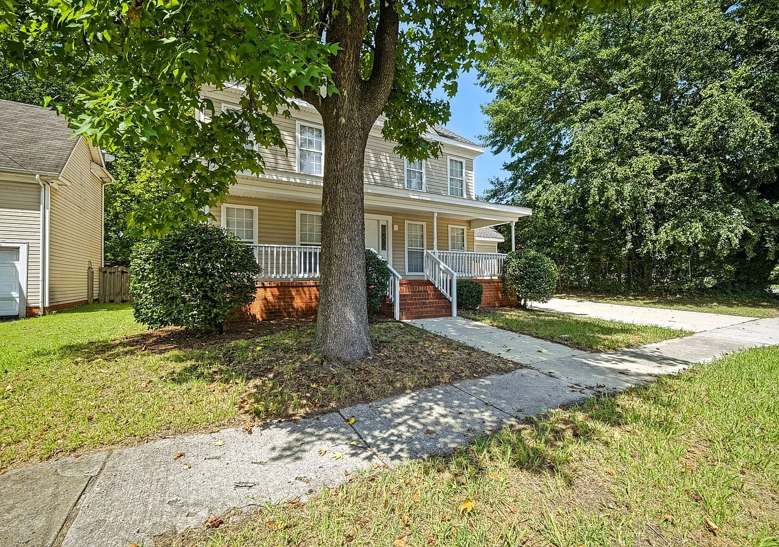 1250 W. 27th Street - Spacious 5 bedroom, 3 full bathroom single family near Ghent — Photo 2