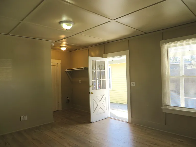 130 W De La Guerra St — Photo 17