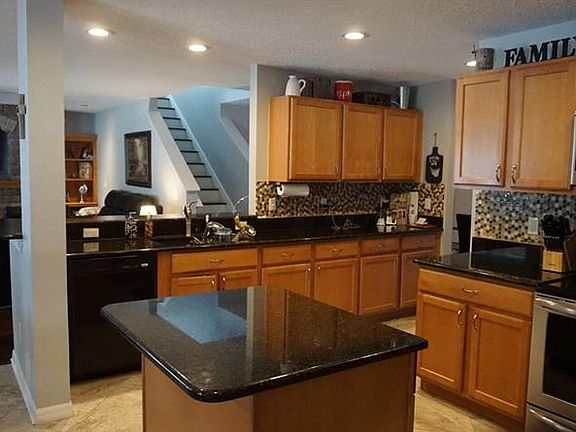5th image of 928 Belhaven Dr