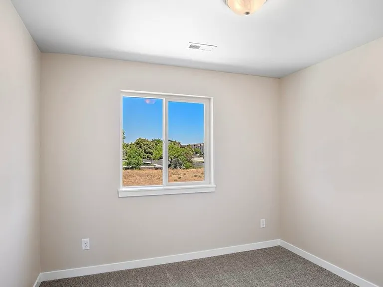931 W Ted Yao Way #B — Photo 5