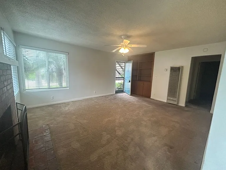 221 W Anapamu St — Photo 3