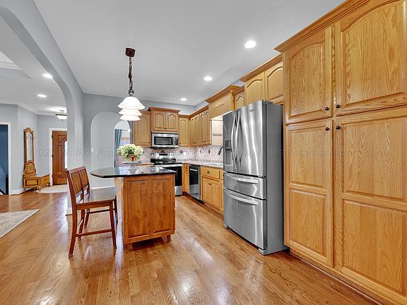 4th image of 114 Willow Parc Dr
