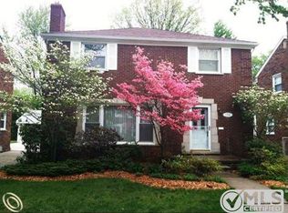 1758 Newcastle Rd, Grosse Pointe Woods, MI 48236