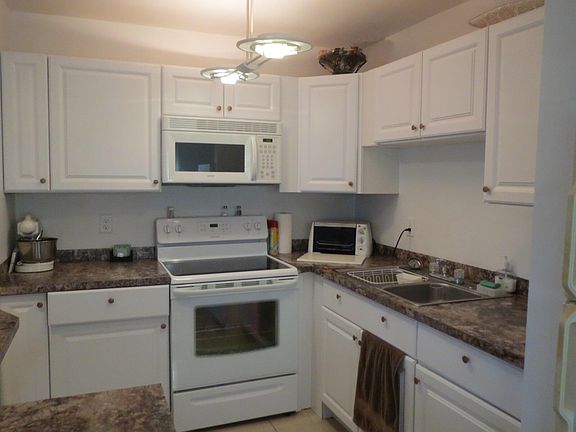 3rd image of 177 Coventry Pl #H