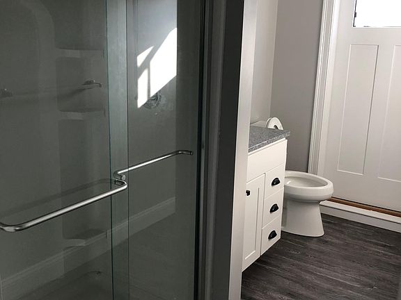 4th image of 122 Main St APT 2