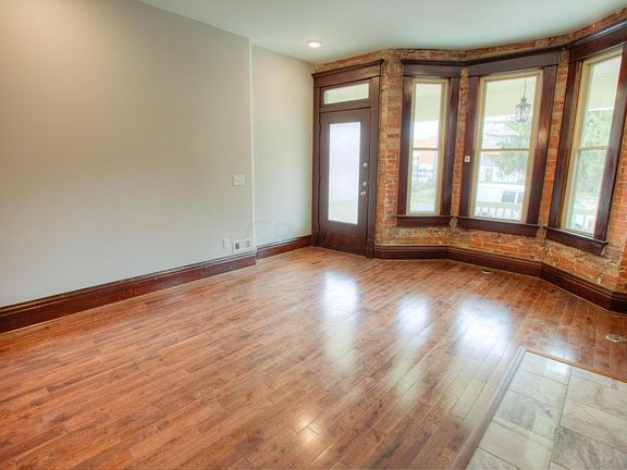 3rd image of 119 Miami Ave