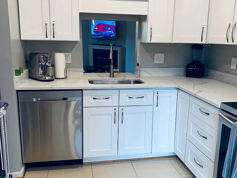 1623 S Barton St #18 — Photo 6