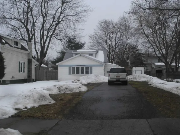 311 Crossfield Rd, Rochester, NY 14609