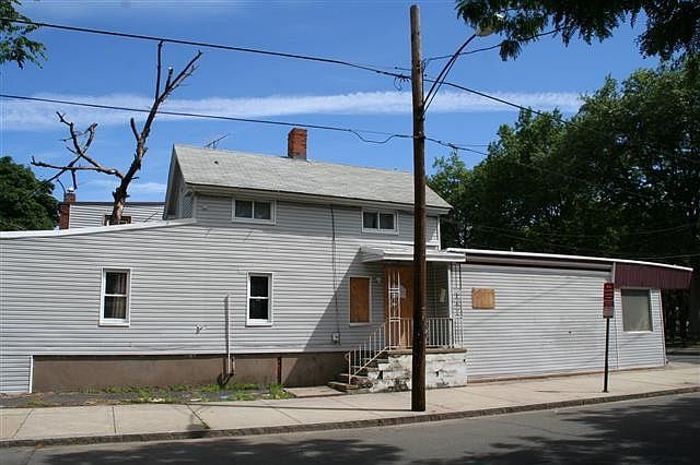 1st image of 24 Salem St