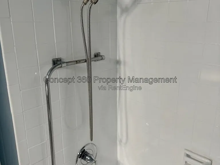 1604 E 2nd St #1H — Photo 29
