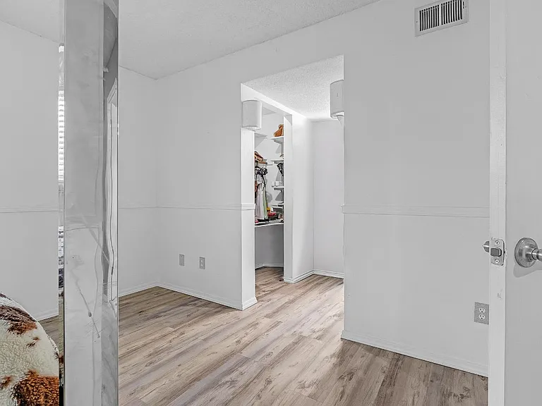 6687 Greenback Ln — Photo 14