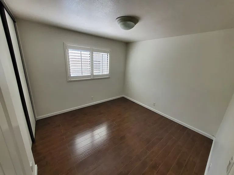 1159 E Plymouth St — Photo 23