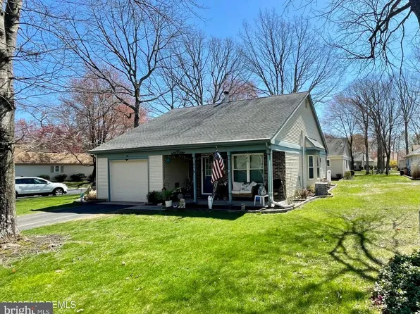 28 Morning Glory Ln, Whiting, NJ 08759