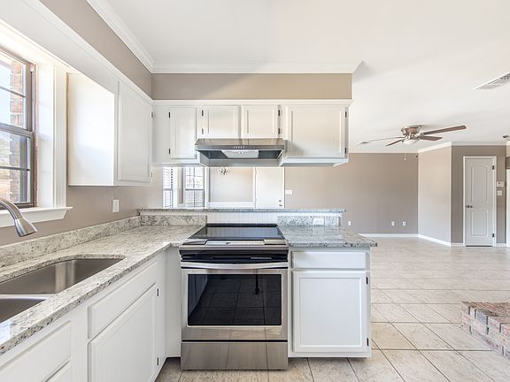 4th image of 2742 Chicago Ct