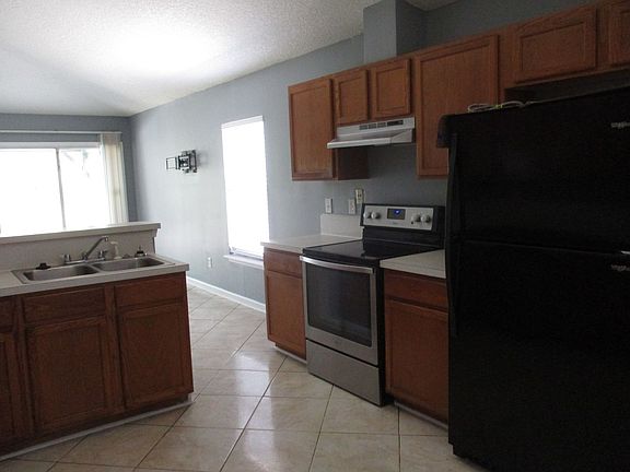 4th image of 2502 Coachman Lakes Dr