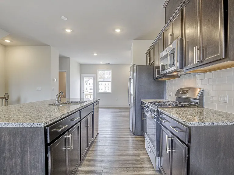 2437 Kasota Ln — Photo 16