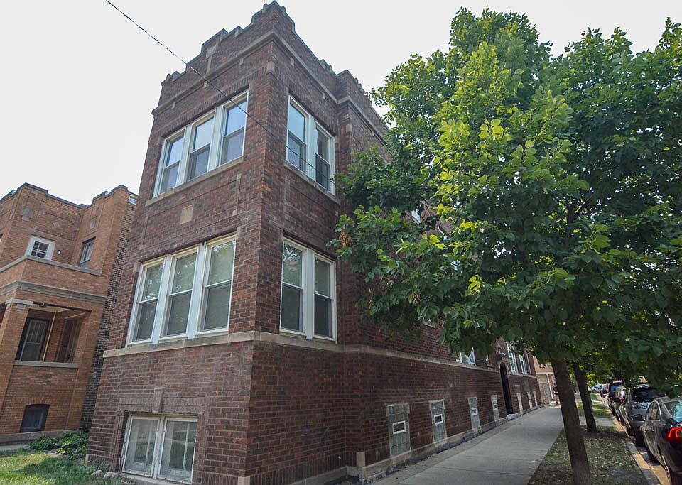 1st image of 3907 W Wellington Ave #1R