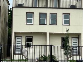 823 N Loop Fwy, Houston, TX