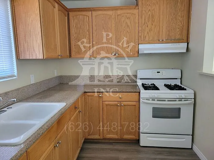 2 bed, 1.0 bath, 700 sqft, $2,195 — Photo 3