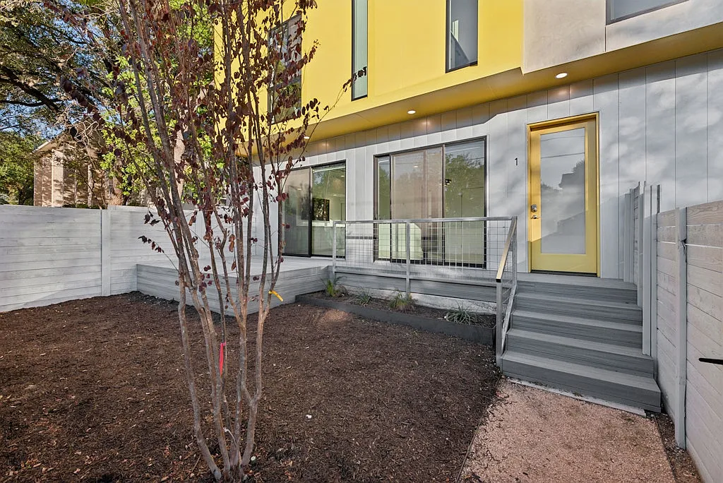 9 bed, 5748 sqft, $18,000 — Photo 4