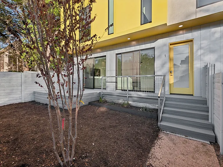 1915 Robbins Pl — Photo 4