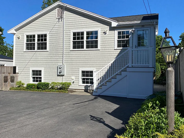 39 Warren St #B — Photo 2