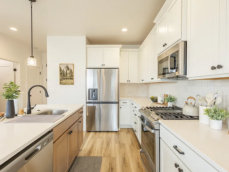 290 S Filbert Ln — Photo 10