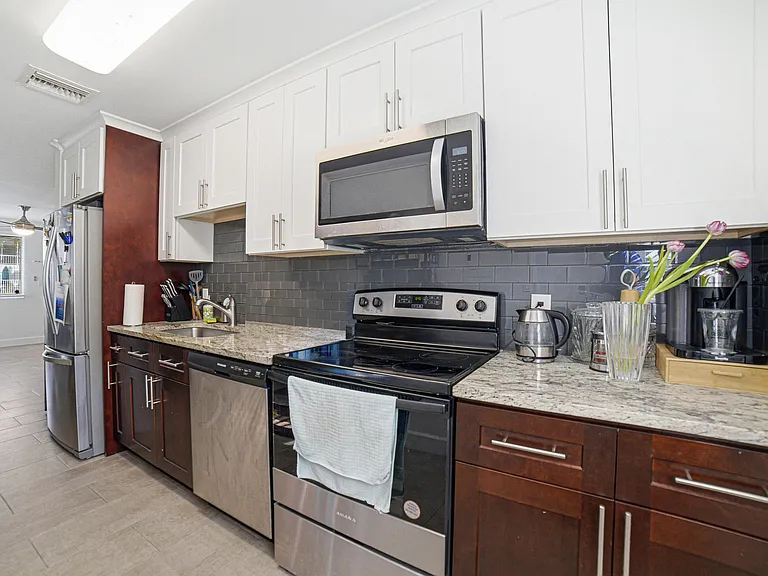 110 NE 16th Ter #1 — Photo 5