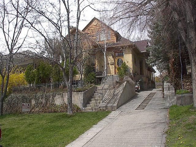 The House as viewed from 5th Avenue
