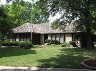 8612 W 72nd St, Overland Park, KS 66204