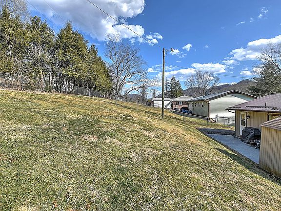 5th image of 198 Bowen Dr