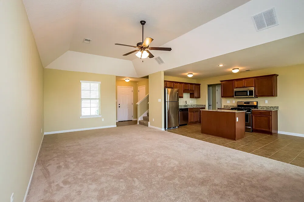 4 bed, 2.5 bath, 1900 sqft, $2,760 — Photo 3