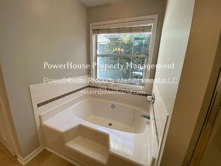 605 Suwanee Lakes Cir — Photo 12