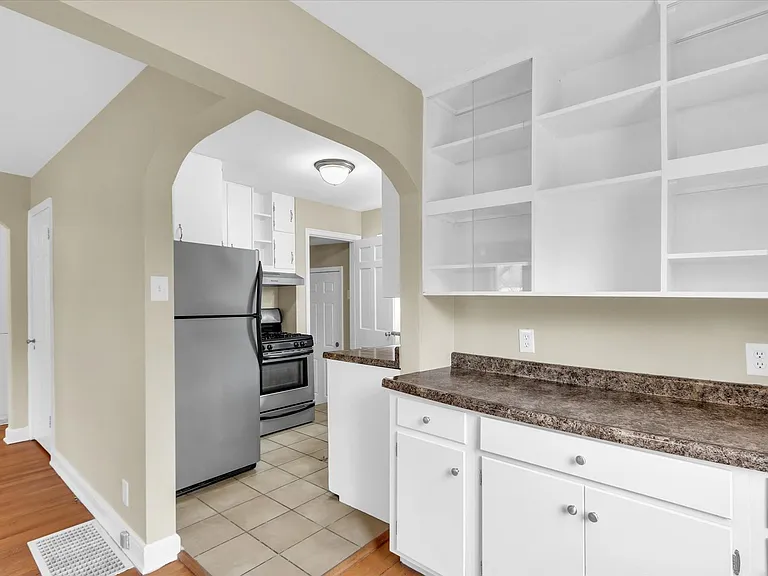 502 E Washington St — Photo 11