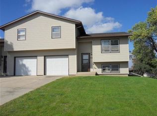 717 Mockingbird Dr, Carroll, IA 51401