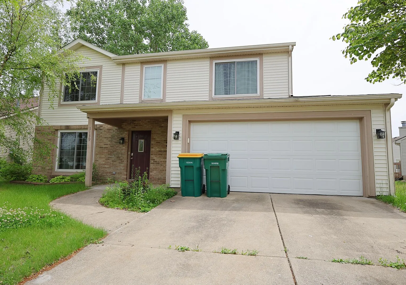Spacious 4-Bedroom Home with Pond Views & Private Backyard — Photo 1