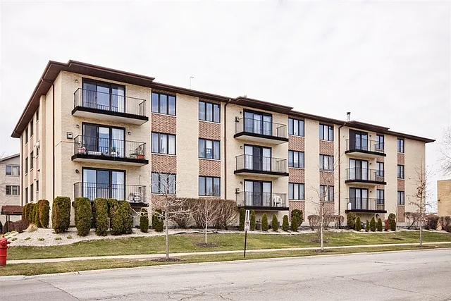 4500 W 93rd St APT 3A photo 1
